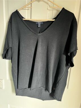 Hatley Women's Black V-Neck Short Sleeve Curled Edges Top size XL